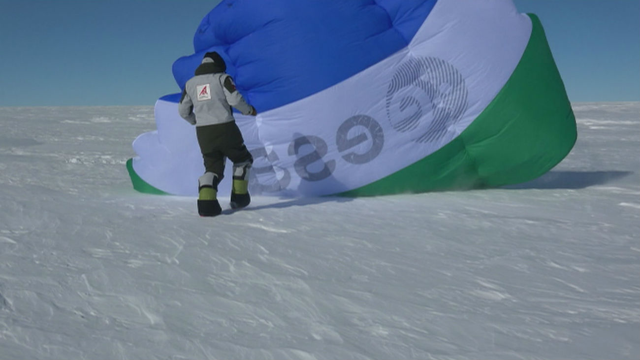 4 científicos españoles conquistan la Antártida en trineo de viento