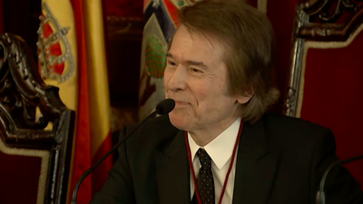 Raphael, Marañón e Ignacio Echeverría, Medallas de Oro de la Comunidad de Madrid