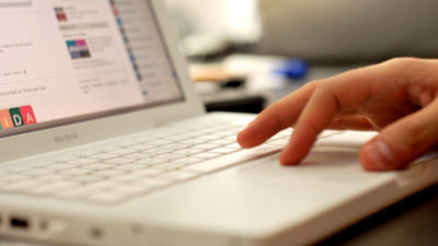 Condenada a 2 años de cárcel por subir a Internet  25.000 enlaces con música ilegal