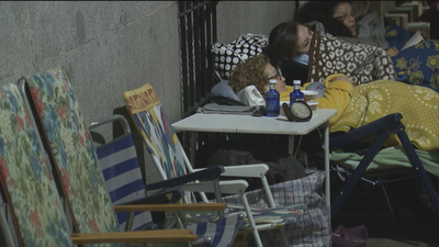 Polémica entre fieles y policías en la espera para el besapiés de Jesús de Medinaceli