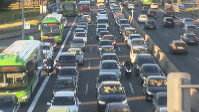 Los semáforos de la A5 provocan atascos hasta Arroyomolinos y el enfado de los conductores