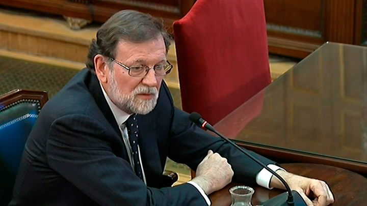 "Si  algunos hubieran cumplido la ley, no estaríamos aquí", declara Rajoy