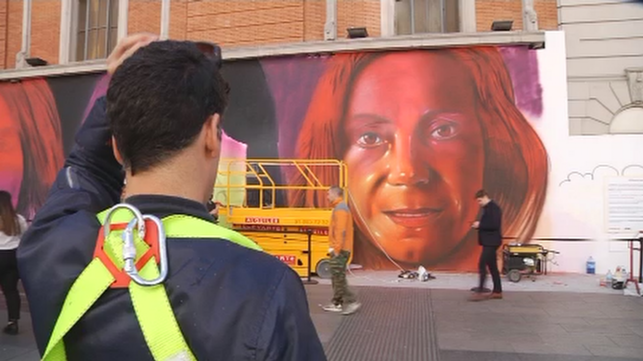 Gran mural artístico en la Gran Vía por las mujeres