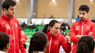María Alirangues, pionera en el balonmano masculino