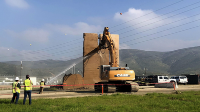 Estos son los 8 modelos del muro que Trump pretende construir con México
