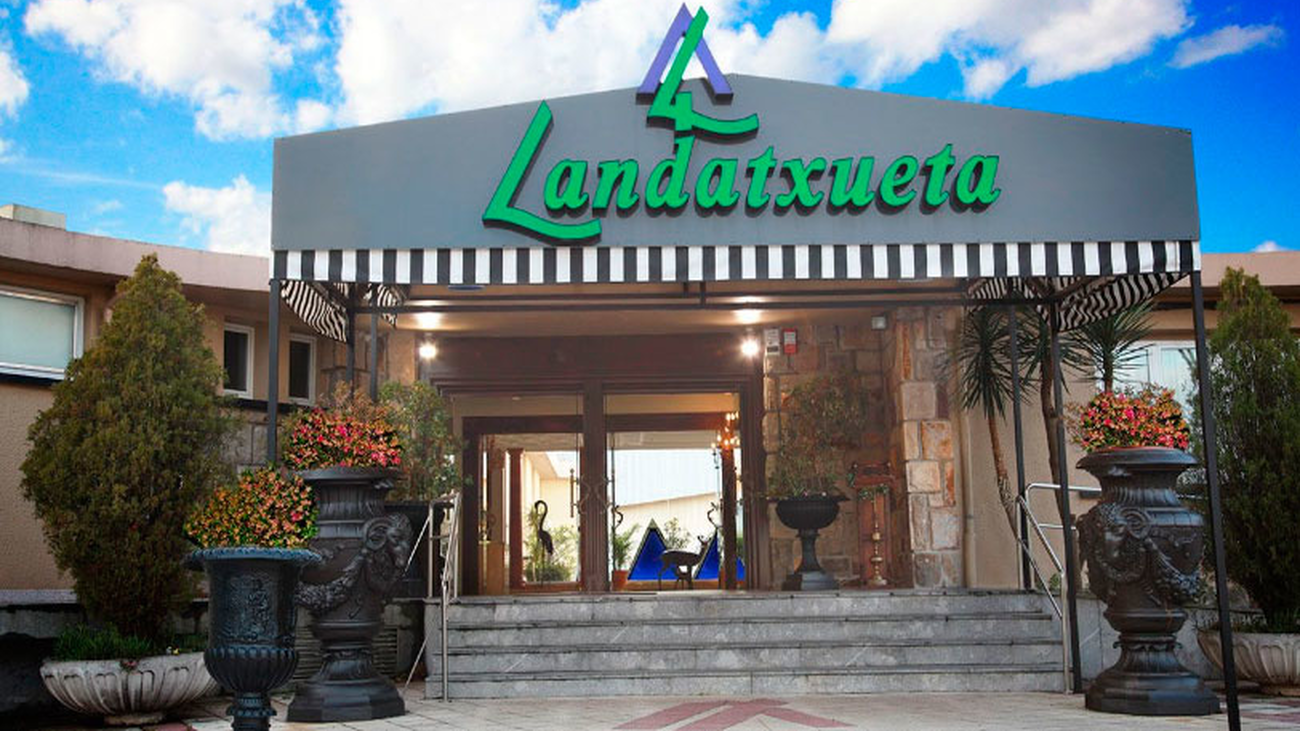 Compuestos, indignados y sin banquete de boda por el abrupto cierre de un restaurante en Bilbao