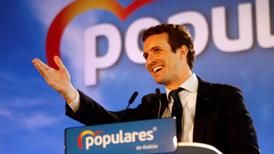 Casado dice que no gobernará a golpe de decreto y manipulación como Sánchez