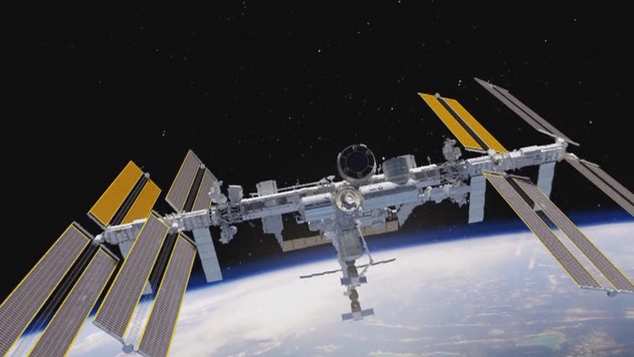 Space X lanza la primera nave para llevar y traer astronautas a la estación espacial