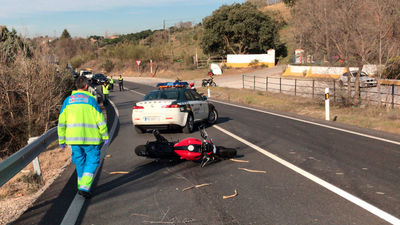 Muere un motorista al salirse de una curva en Brunete