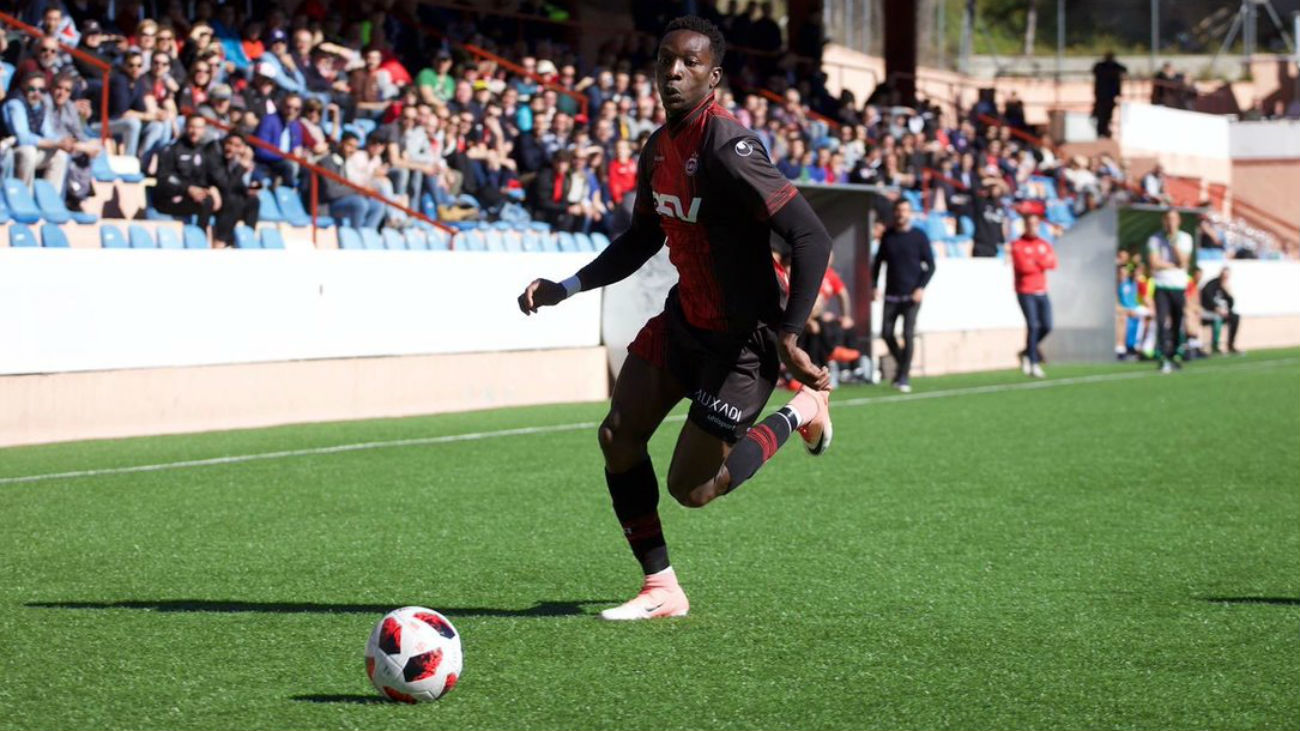 Brutal gol de Adighibe, del Adarve, al Fabril (1-0)