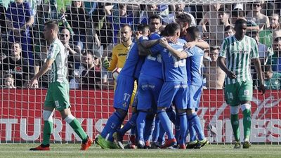 1-2. El Getafe defiende su sueño 'Champions' ante un Betis tocado