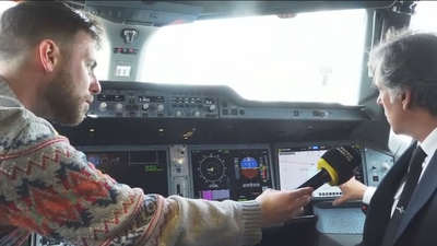 Nos colamos en el avión más silencioso del mundo