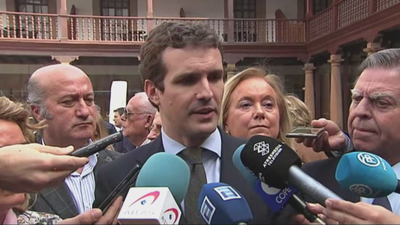 Casado acusa a Sánchez de hacer  campaña "metiendo la mano en el bolsillo" de los españoles