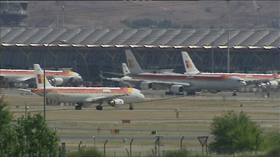 Retrasos y cancelaciones de vuelos por el cierre por obras de una pistas de Barajas