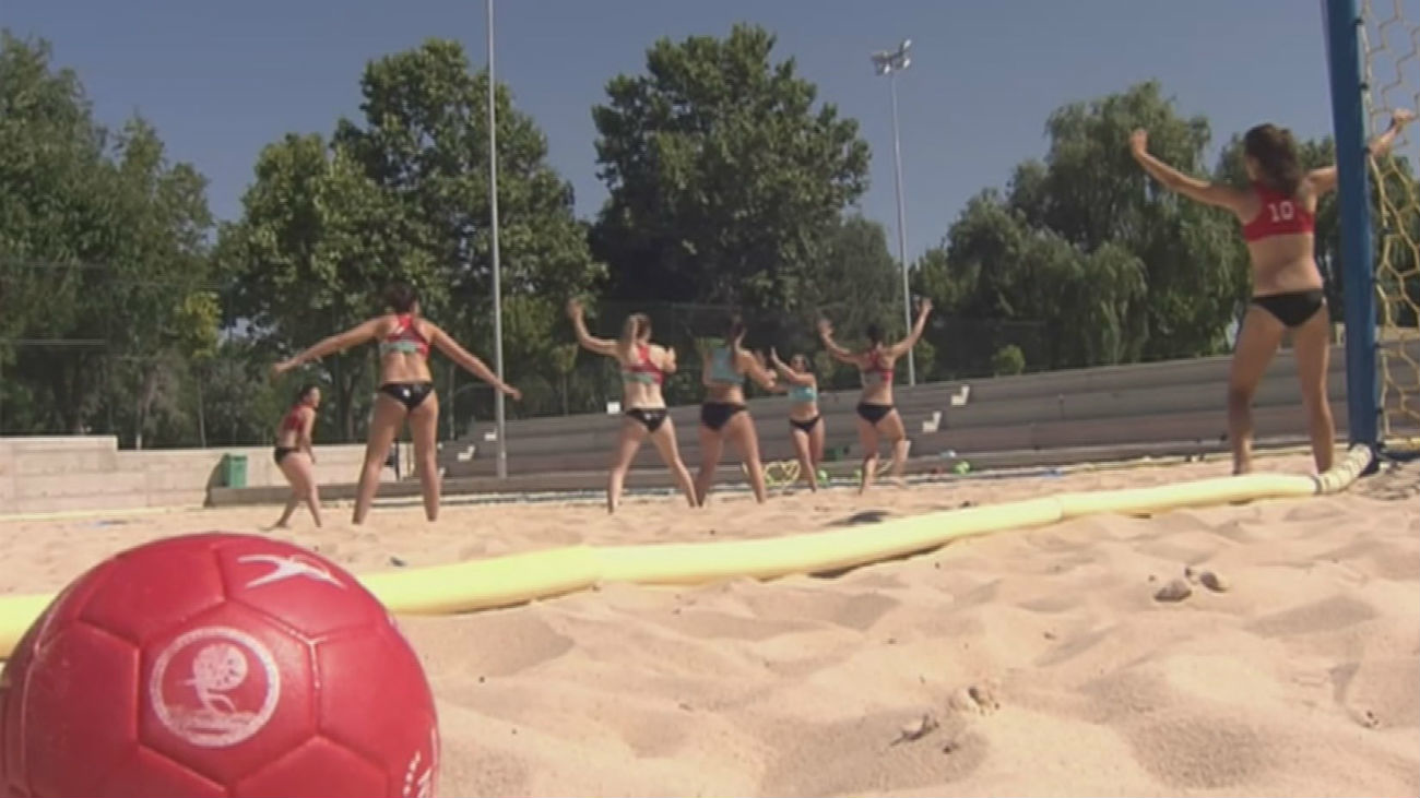 Sí, en Madrid también hay balonmano playa