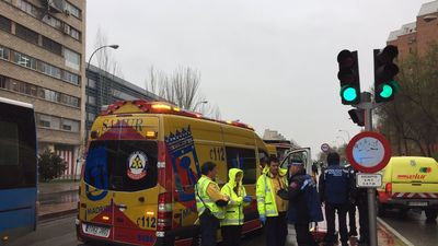 Herido muy grave tras  ser atropellado por un autobús en Usera