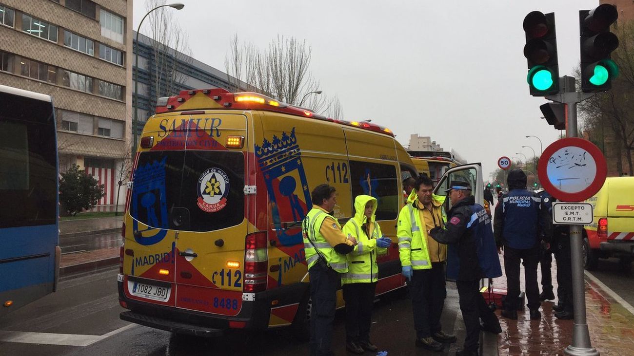Herido muy grave tras  ser atropellado por un autobús en Usera