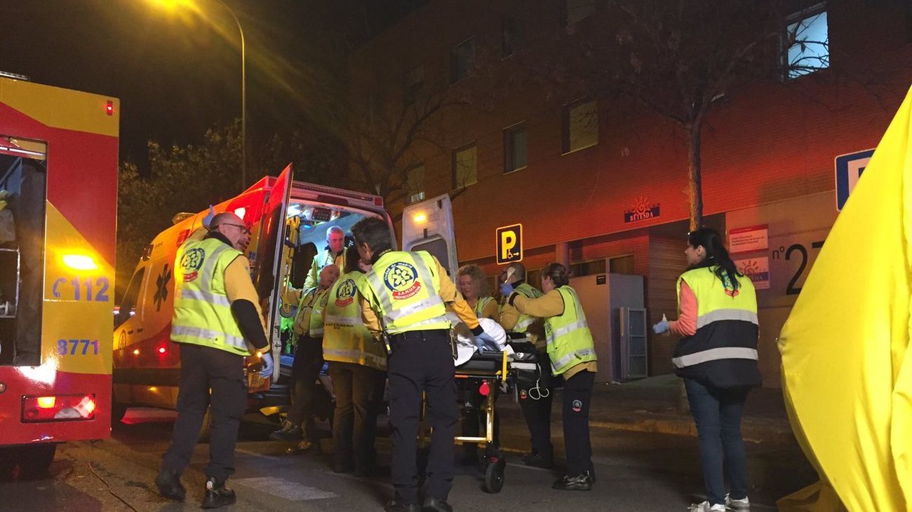 El Samur atiende al motorista accidentado