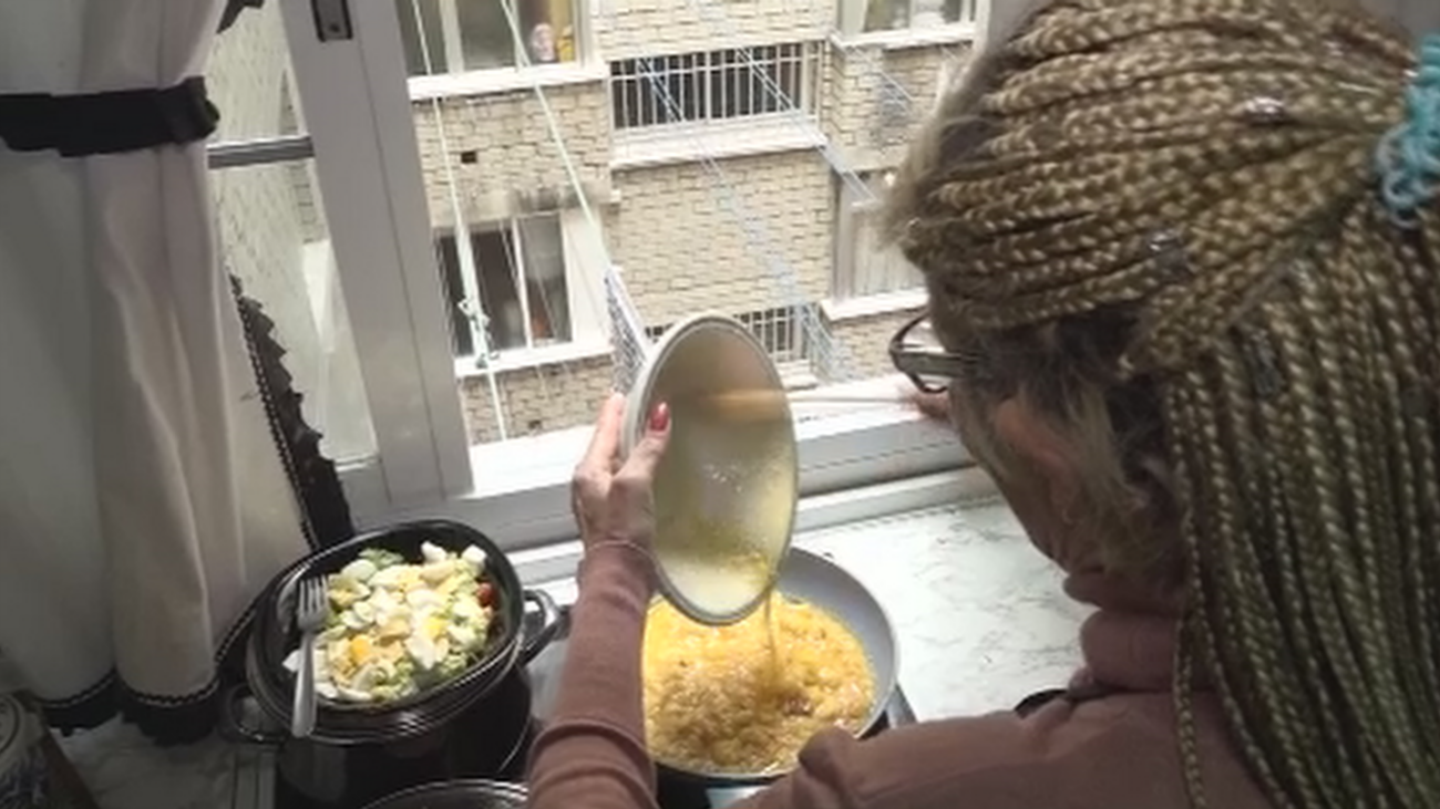 Dora y Mayka, amas de casa: "La igualdad entre hombres y mujeres es todavía un reto por cumplir"