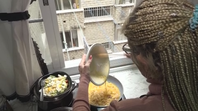 Dora y Mayka, amas de casa: "La igualdad entre hombres y mujeres es todavía un reto por cumplir"