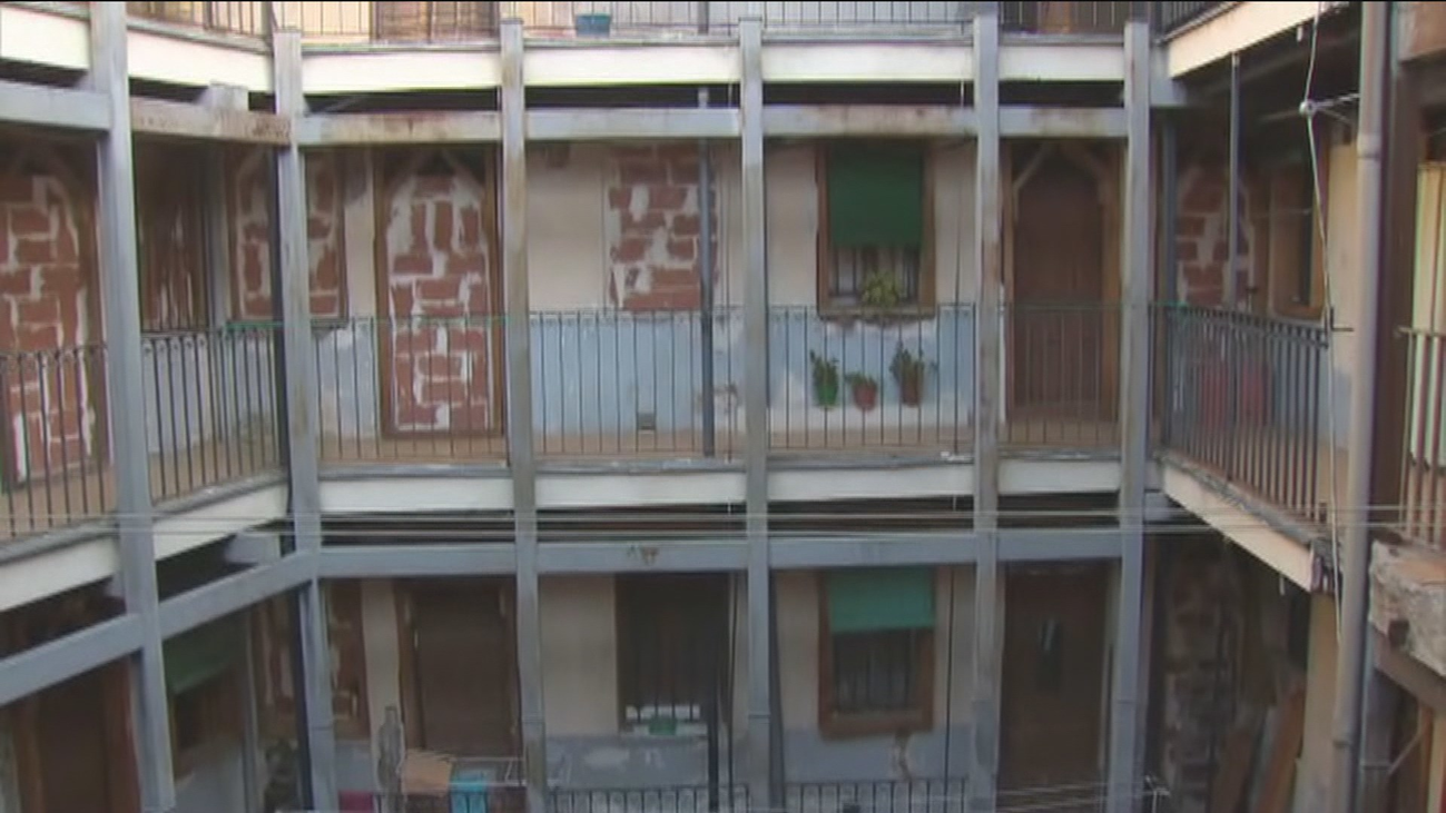 Dos ancianas seguirán viviendo en su corrala de Lavapiés cuando la expropie el Ayuntamiento