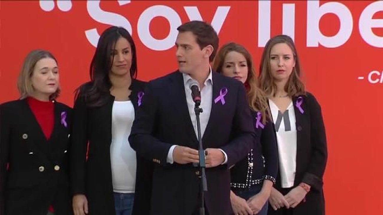 Rivera homenajea a Clara Campoamor como referente liberal y feminista