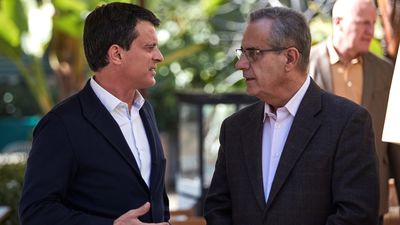 Valls pide por carta a Sánchez, Casado y Rivera un gran pacto de gobernabilidad