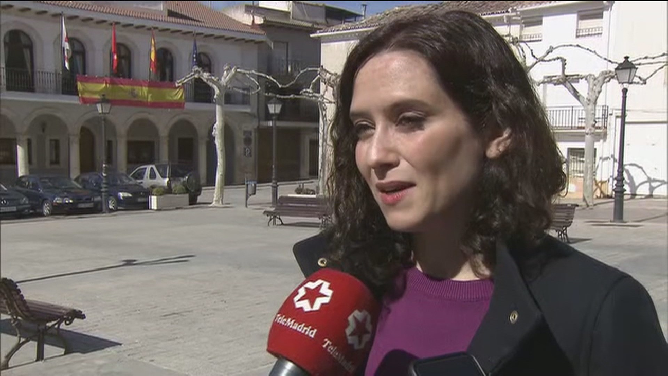 Díaz Ayuso critica las pancartas "ofensivas" contra Pablo Casado el 8-M
