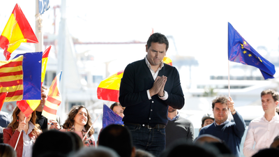 Rivera alaba el "ejemplo" que dio la sociedad española frente al "ridículo" del Gobierno