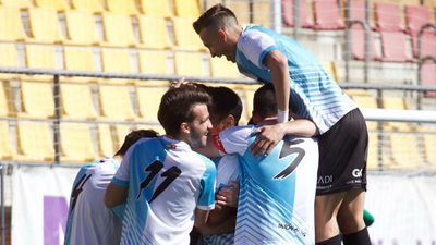 Gol Álvaro Sánchez, del Adarve, al Navalcarnero (1-2)