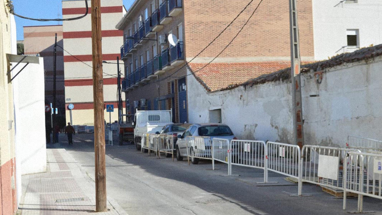 Parla retira los postes de luz de sus aceras