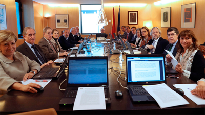 La Junta Electoral estudia los recursos sobre  "electoralismo" del Consejo de Ministros