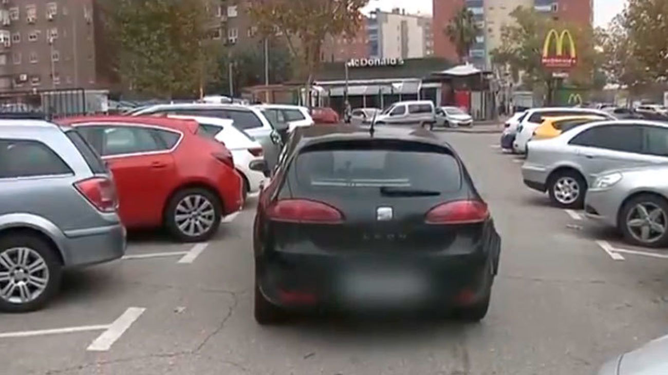 Coche que robó el hombre detenido con un niño y un bebé dentro