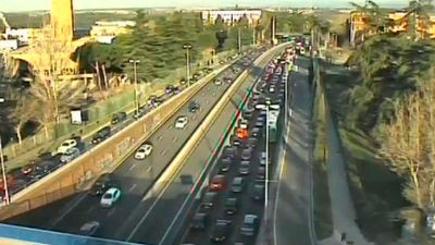 Un accidente en la A-6 provoca grandes retenciones a la altura de la Carretera de Castilla