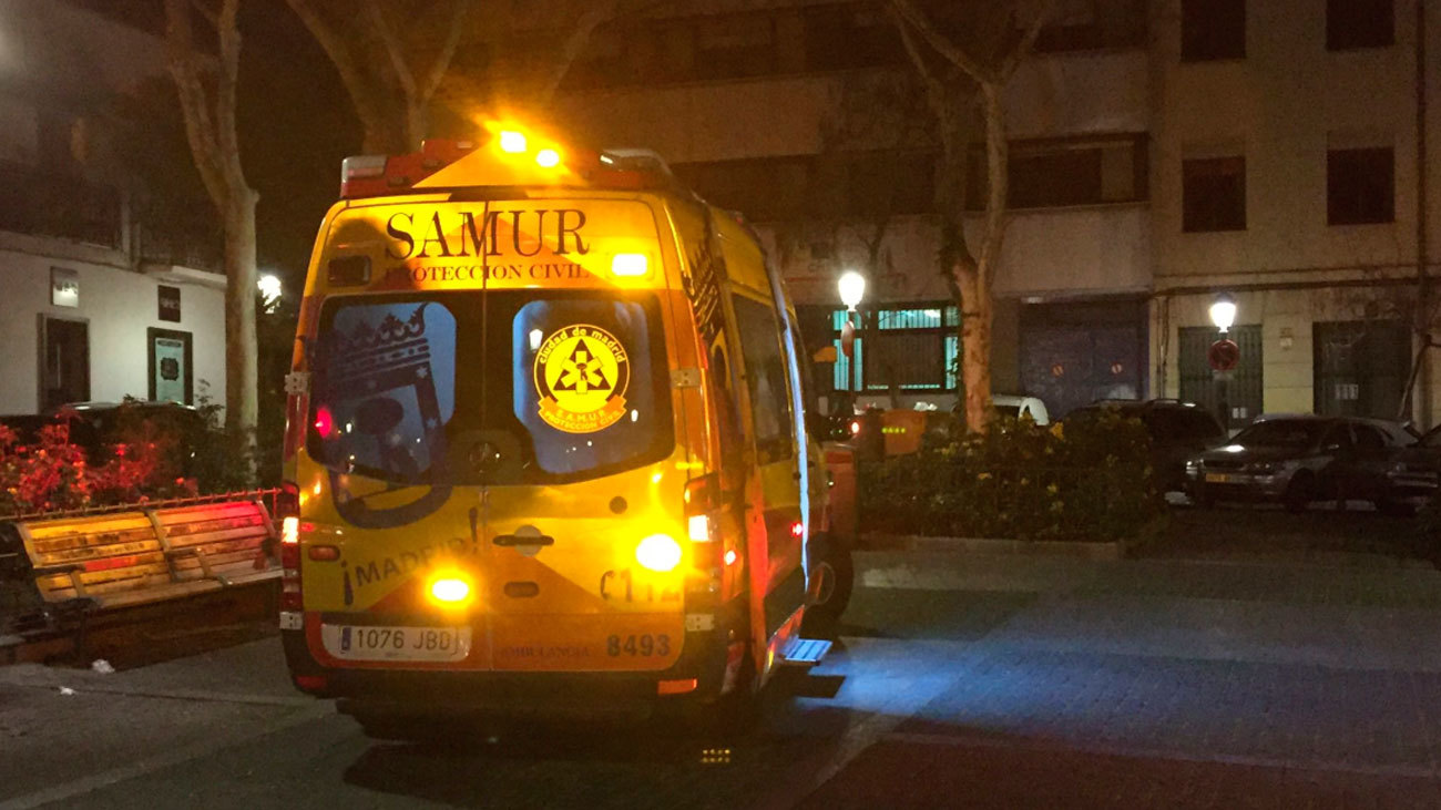 Cinco jóvenes heridos en una reyerta multitudinaria en Vallecas
