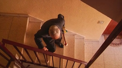 Vecinos ancianos de un edificio de Entrevías están atrapados en sus casas tras quemarse el ascensor