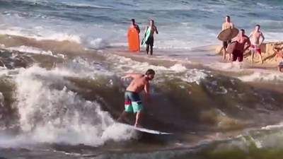 Surfeando en la desembocadura de un río
