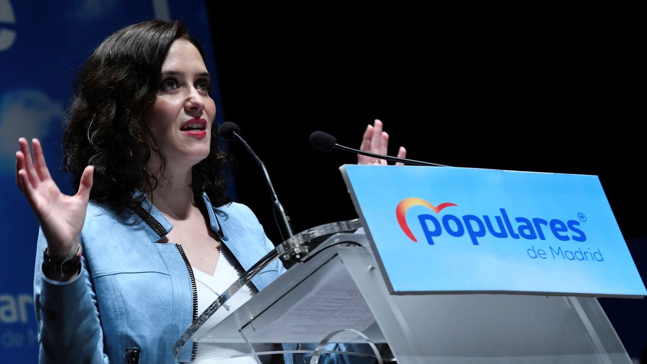 Críticas a Díaz Ayuso por usar un coche del PP de la Asamblea para su precampaña