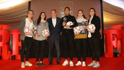 Madrid homenajea al fútbol femenino