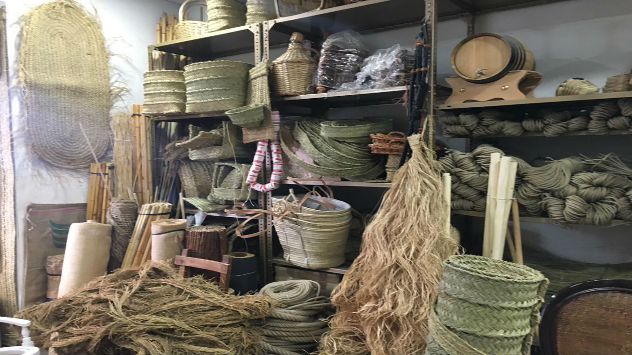 Visitamos una de las pocas esparterías que quedan en Madrid