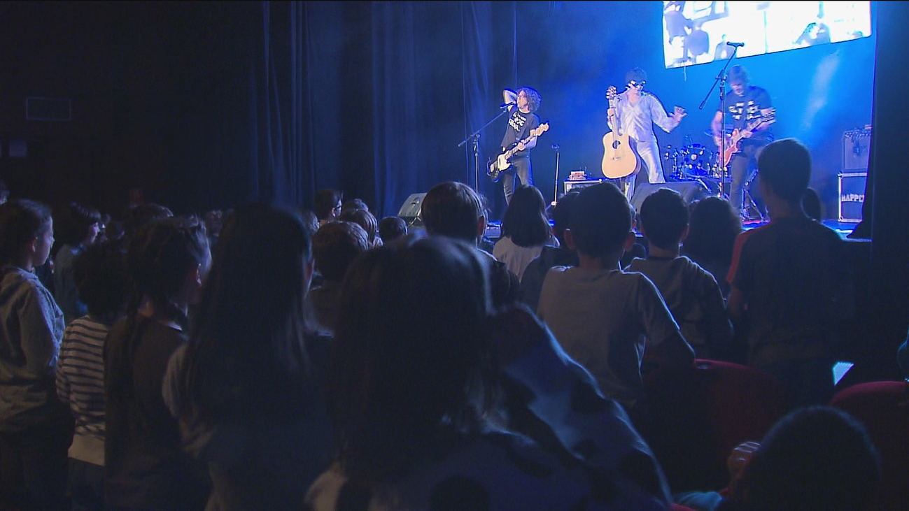 'El Rock en tu cole', los más pequeños aprenden de los grandes del género