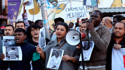 Una concentración en Lavapiés recuerda a Mbaye como "víctima  del racismo institucional"