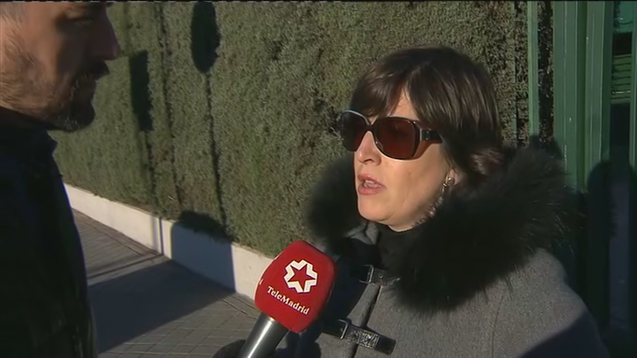 Una madre denuncia que le prohibieron cambiarse con su hijo en la piscina municipal de Hortaleza