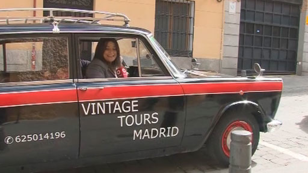 La historia de Madrid a bordo de un taxi de más de 50 años