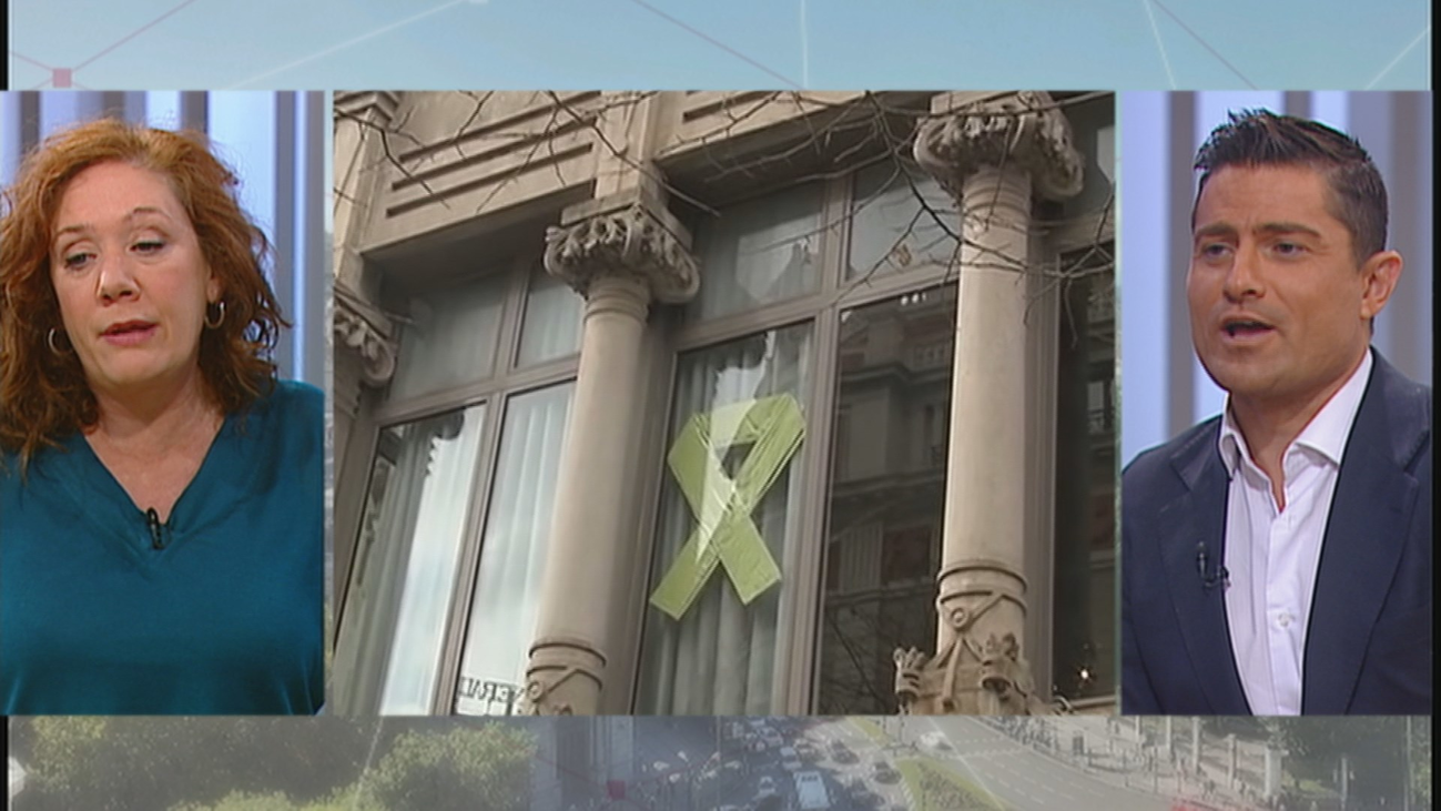 Ante el incumplimiento de Quim Torra... ¿deben los mossos retirar los lazos amarillos?