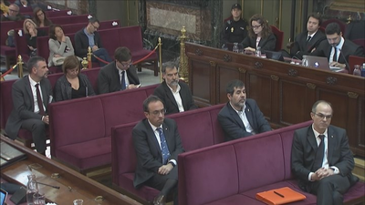 Un guardia civil sitúa a Torra en la nave donde guardaban 10 millones de papeletas