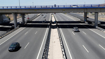 Vecinos de Barajas protestan por la remodelación del nudo de Eisenhower en la A-2