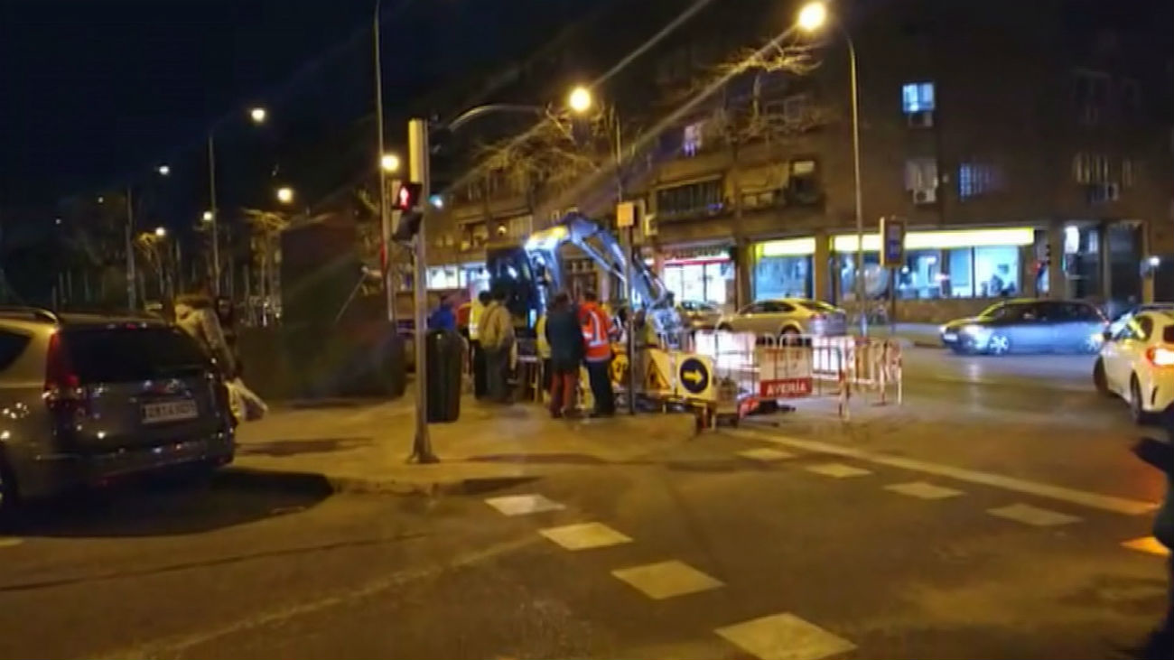 Casi un día entero sin agua por la rotura de una tubería en Carabanchel