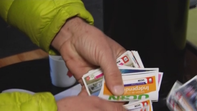 Juego de cromos en Bustarviejo