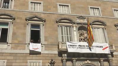 La Junta Electoral llevará a Torra a la Fiscalía y ordena a los Mossos retirar lazos